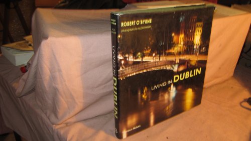 Beispielbild fr Living in Dublin zum Verkauf von Better World Books