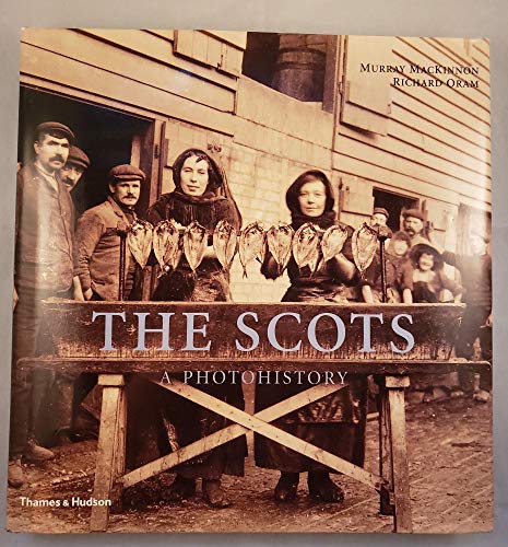 Beispielbild fr The Scots : A Photohistory zum Verkauf von Better World Books