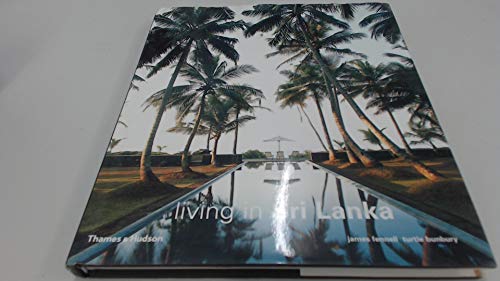 9780500512876: Living in Sri Lanka