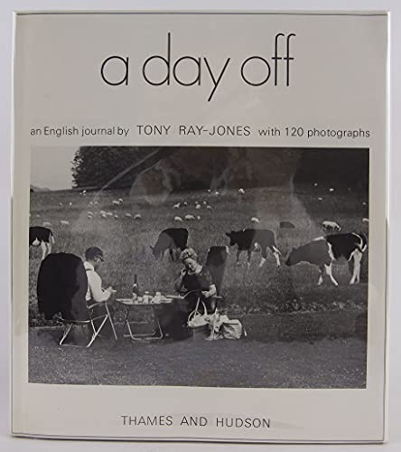 Imagen de archivo de A Day Off: An English Journal a la venta por Solr Books