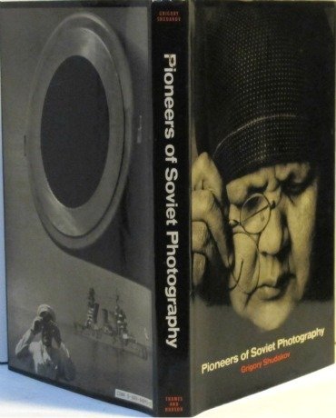 Beispielbild fr Pioneers of Soviet photography zum Verkauf von Avol's Books LLC