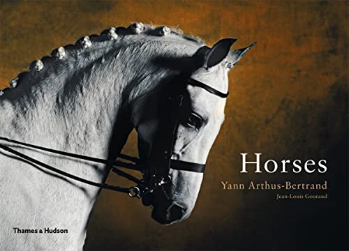 9780500544389: Horses: Yann Arthus-Bertrand