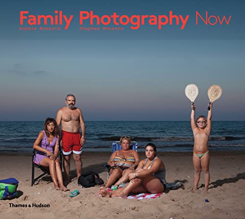 Beispielbild fr Family Photography Now zum Verkauf von Better World Books