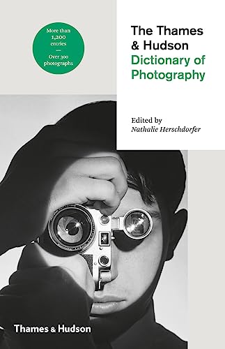 Imagen de archivo de The Thames & Hudson Dictionary of Photography a la venta por Chiron Media