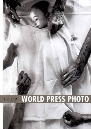 Imagen de archivo de World Press Photo 2002 a la venta por WorldofBooks