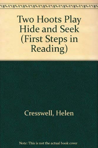 9780510118037: Two Hoots Play Hide and Seek (First Steps in Reading)