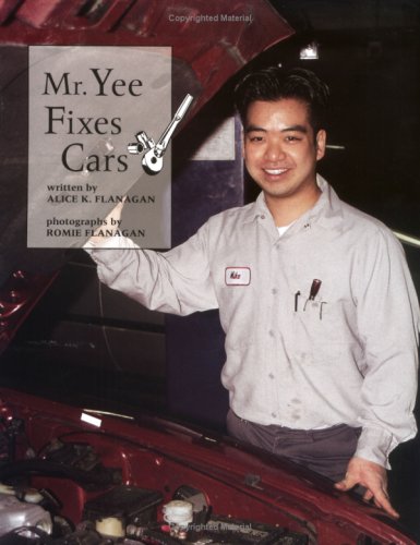 Imagen de archivo de Mr. Yee Fixes Cars a la venta por Better World Books