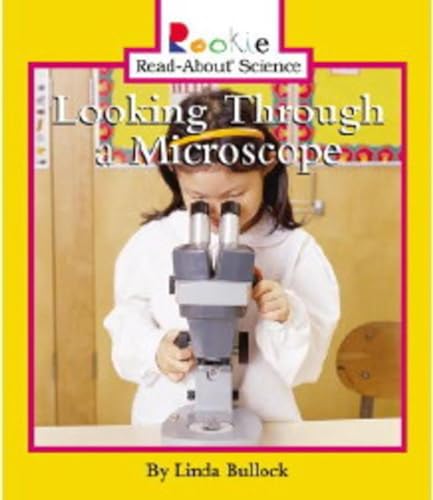 Beispielbild fr Looking Through a Microscope (Rookie Read-About Science: Physical Science: Previous Editions) zum Verkauf von Better World Books