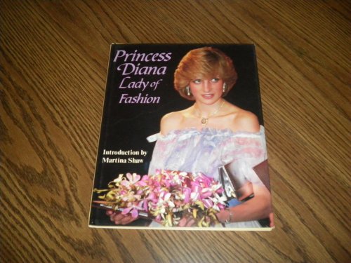 Imagen de archivo de Princess Diana: Lady of Fashion a la venta por Jenson Books Inc