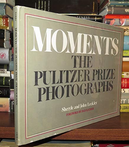 Imagen de archivo de Moments: Pulitzer Prize Photogr a la venta por ThriftBooks-Dallas
