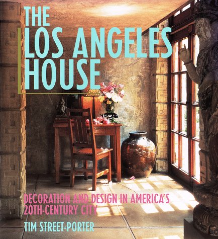 Beispielbild fr The Los Angeles House: Decoration and Design in America's 20th-Century City zum Verkauf von ThriftBooks-Atlanta