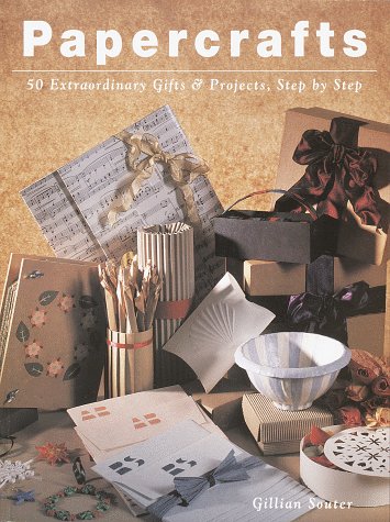 Beispielbild fr Paper Crafts : 50 Extraordinary Gifts and Projects, Step by Step zum Verkauf von Better World Books