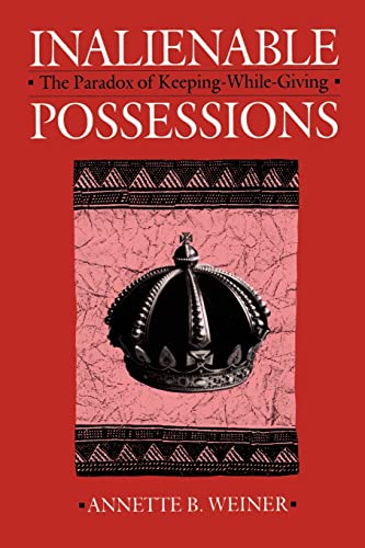 9780520076044: Inalienable Possessions: The Paradox of Keeping-While Giving