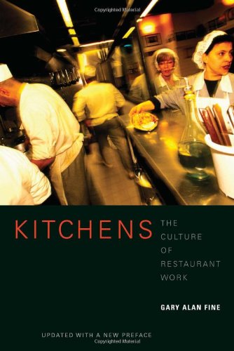Imagen de archivo de Kitchens: Culture of Restaurant Work a la venta por ThriftBooks-Dallas