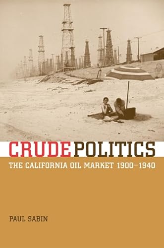 Imagen de archivo de Crude Politics: The California Oil Market, 1900-1940 a la venta por The Defunct Design Book Store