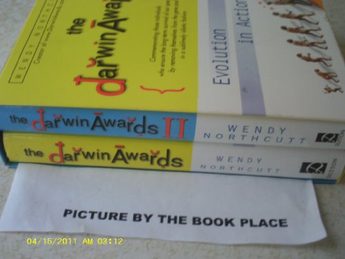 9780525947257: darwin-awards-box-set-evolution-in-action-unnatural-selection-volume-1-2