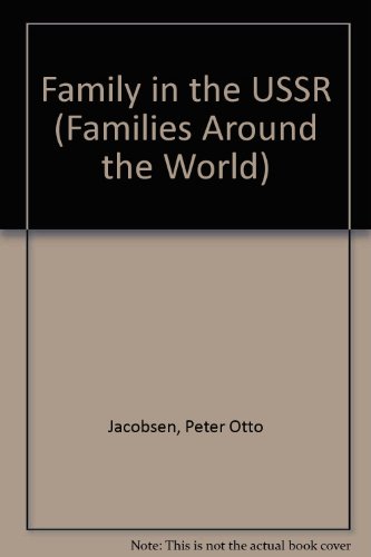 9780531180372: Family in the USSR (Families Around the World)