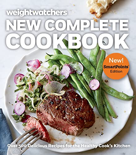 Imagen de archivo de Weight Watchers New Complete Cookbook, Smartpoints Edition: Over 500 Delicious Recipes for the Healthy Cook's Kitchen a la venta por -OnTimeBooks-