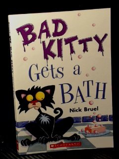 9780545162135: Bad Kitty Gets a Bath
