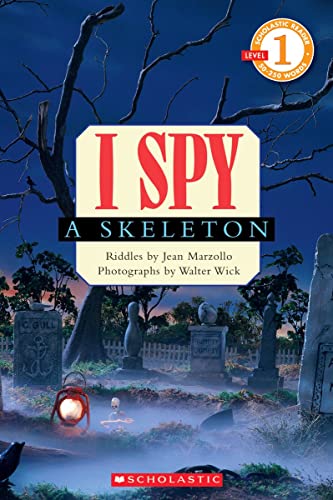 9780545175395: Scholastic Reader Level 1: I Spy A Skeleton