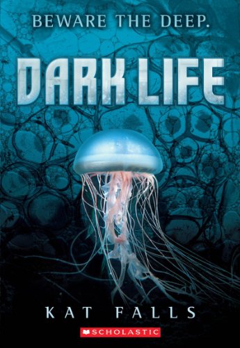 Imagen de archivo de Dark Life (1) a la venta por Gulf Coast Books