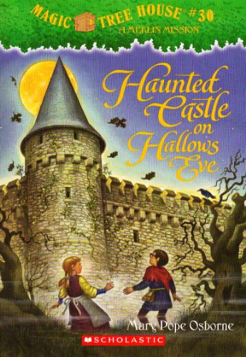 Beispielbild fr Haunted Castle on Hallows Eve (Magic Tree House, #30) zum Verkauf von medimops