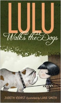 9780545684378: Lulu Walks the Dogs