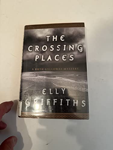 9780547229898: The Crossing Places (A Ruth Galloway Mystery)