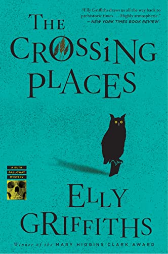 9780547386065: The Crossing Places (Ruth Galloway Mysteries): An Edgar Award Winner: 1