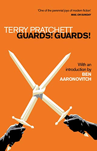 Imagen de archivo de Guards! Guards!: Introduction by Ben Aaronovitch (Discworld Novels) a la venta por Front Cover Books