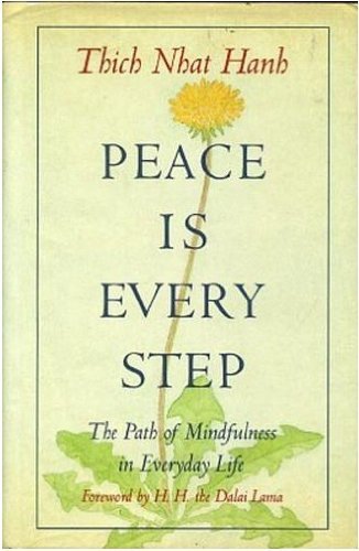 9780553071283: Peace Is Every Step: The Path of Mindfulness in Everyday Life