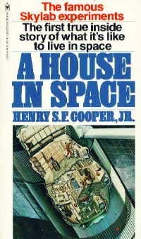 Beispielbild fr A House in Space zum Verkauf von Wonder Book