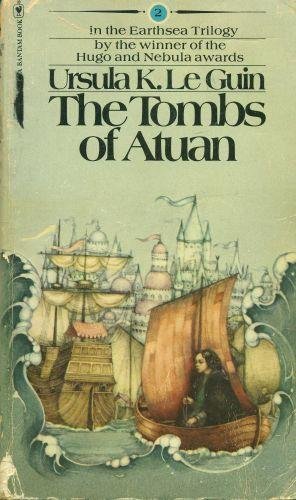 Beispielbild fr The Tombs of Atuan (The Earthsea Cycle, Book 2) zum Verkauf von HPB Inc.