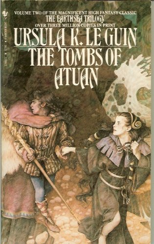 Beispielbild fr The Tombs of Atuan (The Earthsea Cycle, Book 2) zum Verkauf von SecondSale