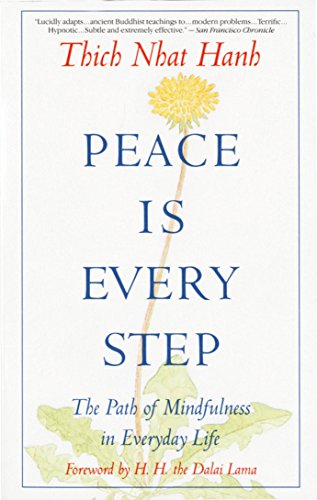 9780553351392: Peace Is Every Step: The Path of Mindfulness in Everyday Life