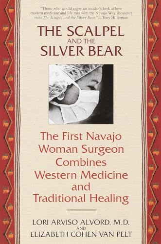 Beispielbild fr The Scalpel and the Silver Bear: The First Navajo Woman Surgeon Combines Western Medicine and Traditional Healing zum Verkauf von Zoom Books Company