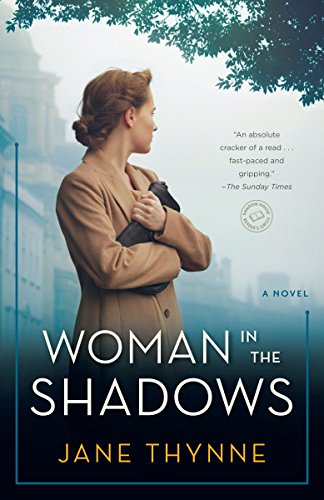 9780553394405: Woman in the Shadows: A Novel