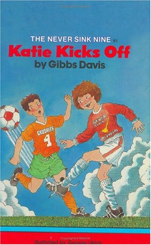 9780553480795: Katie Kicks Off (NEVER SINK NINE)