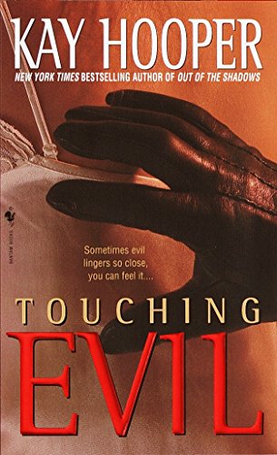 Imagen de archivo de Touching Evil: A Bishop/Special Crimes Unit Novel a la venta por Keeper of the Page