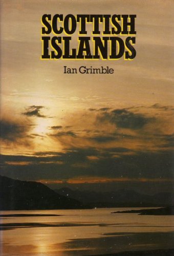 Imagen de archivo de Scottish islands a la venta por ThriftBooks-Dallas