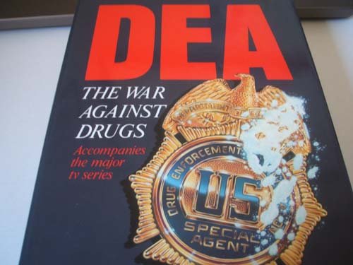 Beispielbild fr DEA : War Against Drugs zum Verkauf von Better World Books