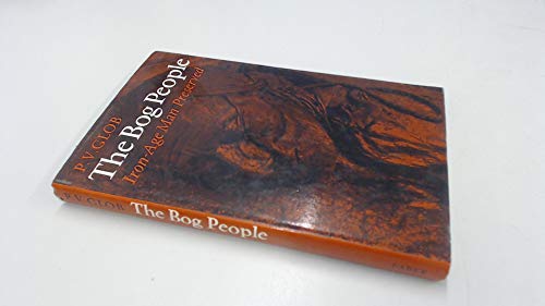 9780571089475: The bog people: Iron-age man preserved