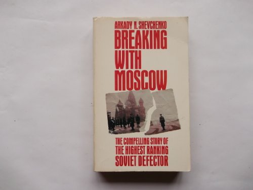 Imagen de archivo de Breaking with Moscow a la venta por AwesomeBooks
