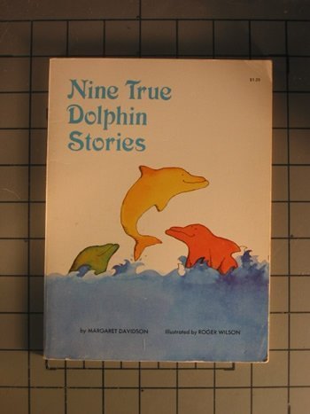 9780590030588: Nine True Dolphin Stories