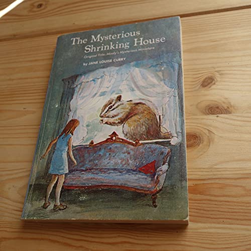 9780590031615: The Mysterious Shrinking House ( mindy's mysterious miniature)