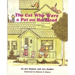 9780590315951: The Cat Who Wore a Pot on Her Head by Jan Slepian (1967-08-01)