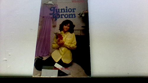 9780590320030: Junior Prom