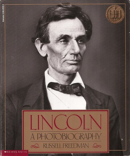 9780590421454: Lincoln, a Photobiography
