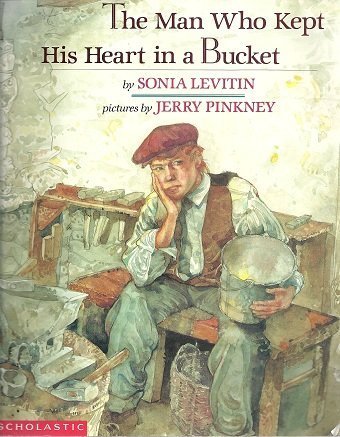 9780590459228: The man who kept his heart in a bucket