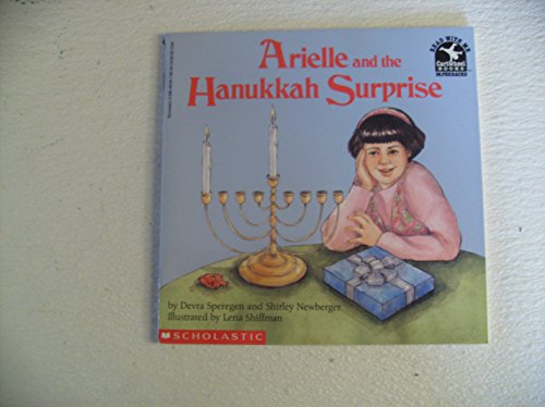 Beispielbild fr Arielle and the Hanukkah Surprise (Read With Me) zum Verkauf von Wonder Book